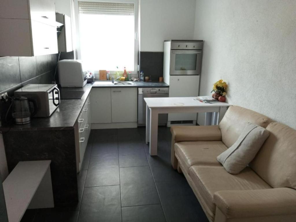 Gemuetliches Lisa Zimmer Mit Gemeinschaftskueche Heilbronn Zentrum ภายนอก รูปภาพ