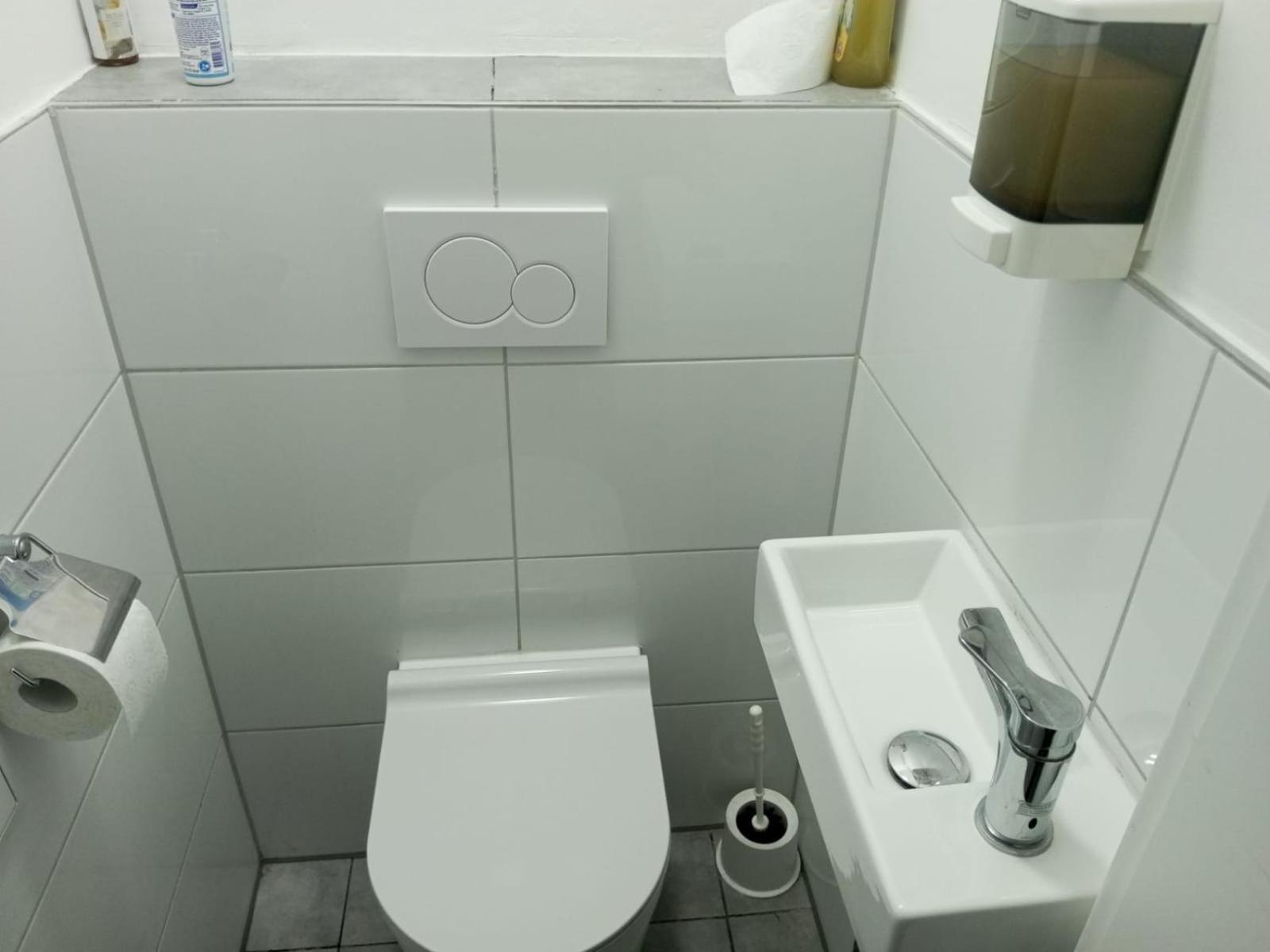 Gemuetliches Lisa Zimmer Mit Gemeinschaftskueche Heilbronn Zentrum ภายนอก รูปภาพ