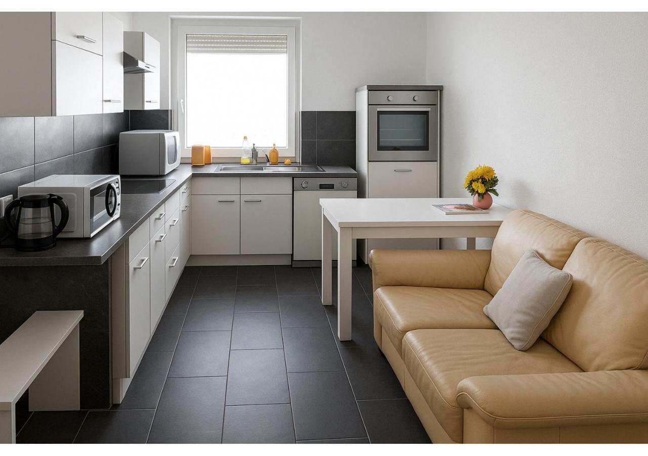Gemuetliches Lisa Zimmer Mit Gemeinschaftskueche Heilbronn Zentrum ภายนอก รูปภาพ